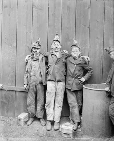 米国ペンシルバニア州キングストン、ウッドワード炭鉱、3人の炭鉱夫、1890年頃(モノクロ写真) 作： Detroit Publishing Co.