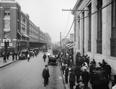フォードモーターカンパニー外の労働者、デトロイト、ミシガン、米国、1910年頃 作： Detroit Publishing Co.