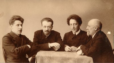 詩人アレクサンドル (アレクサンドル) アレクサンドロヴィッチ ブロック (1880-1921)、ゲオルギー (ジョージ) チュルコフ ​​(1879-1939)、コンスタンチン アレクサンドロヴィッチ エルバーグ (シウンナーベルク、シュンナーベルク、スンネンベルク) (1871-1942)、フョードル ソログブ (フィオドール ソログブ、フョードル・クズミット 作： Dmitri Spiridonovich Zdobnov