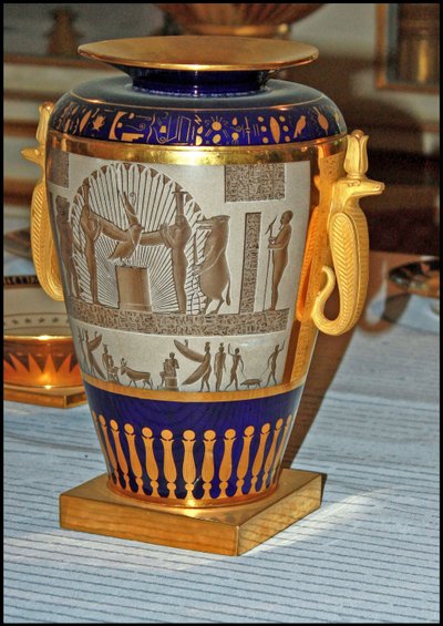 花瓶、ヴィヴァントデノン、「エジプトの」磁器サービス、セーヴル、1806年（磁器に塗装と金箔を施したもの） 作： Dominique Vivant Denon