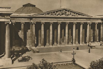 オールドモンタギューハウスの跡地にある大英博物館の列柱正面、c1935。 作： Donald McLeish