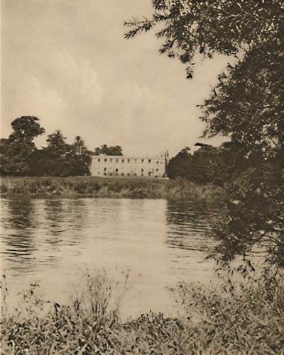 フェアテムズがリーディバンクスを洗うSyon House著c1935。 作： Donald McLeish