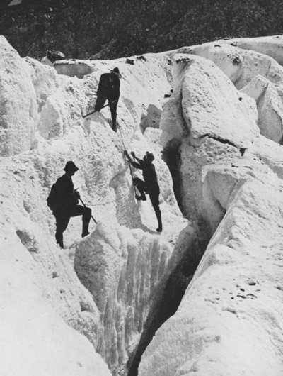 スイスの登山（モノクロ写真） 作： Donald McLeish