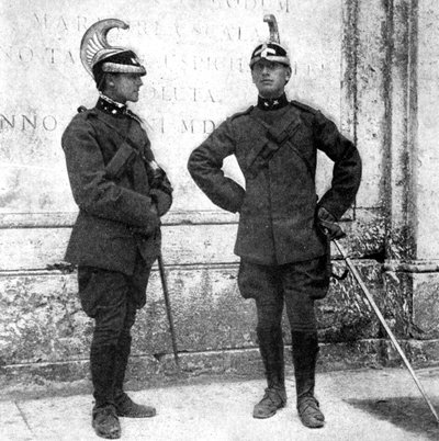 1922年に2つのイタリアの竜騎兵。 作： Donald McLeish