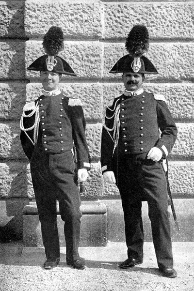 1922年に2人のイタリア人警官。 作： Donald McLeish