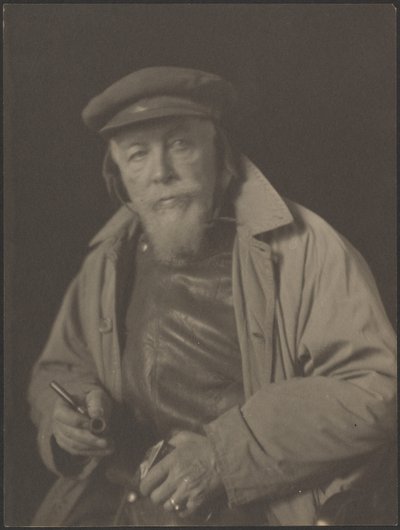 [キャップとパイプを持ったひげ面の男（おそらく老船長）］。 作： Doris Ulmann