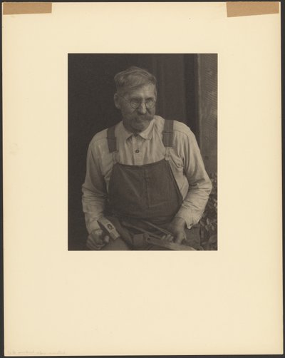 [ジェームズ・ダフ、あるバイオリン弾き、ケンタッキー州ハザード、道具を持つ]。 作： Doris Ulmann