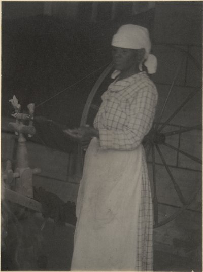 糸車の女 作： Doris Ulmann