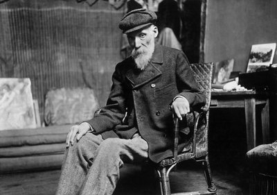 オーギュスト・ルノワール（1841-1919）、フランスの画家、1907年頃、カーニュ・オン・メール（アルプ・マリティーム県）のアトリエにて 作： Dornac