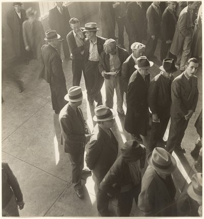 [カリフォルニアの失業補償初日：申請待ち］ 作： Dorothea Lange