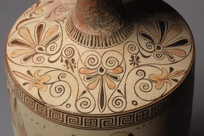 アタランタ・レキトス（葬祭用油水差し）」紀元前500～490年 作： Douris