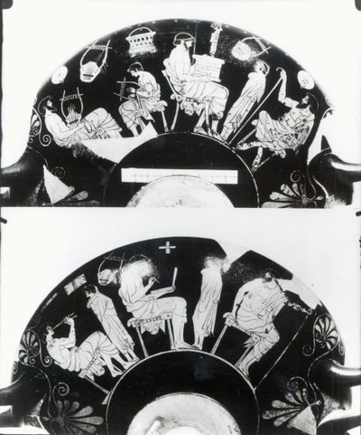 学校のシーンを描いた屋根裏の赤像式カップの2つのビュー（陶器） 作： Douris