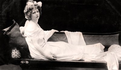 メイベルラブ1874〜1953年、20世紀初頭のイギリスの女優兼ダンサー。 作： Dover Street Studios