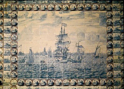 出荷シーンを描いたバスルームのデルフトタイルパネル（ファイエンス） 作： Dutch School