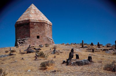 旧墓地にある匿名の霊廟 作： Dynasty Seljuq