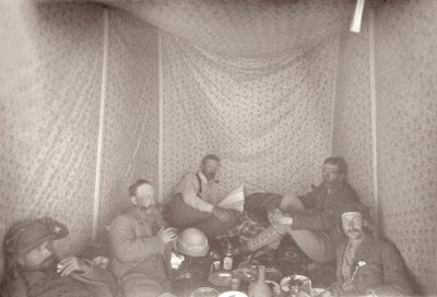 テントのアラバ調査遠征隊のメンバー、1883年 作： E. Gordon Hull