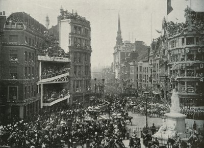女王陛下、セントポールズチャーチヤード、ロンドン、1897年に到着 作： E. and S. Woodbury