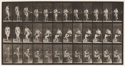 プレート238。椅子に座って、足を組んで、ティーカップから飲む 作： Eadweard Muybridge