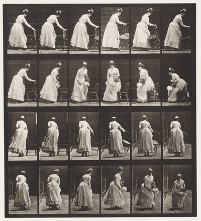 プレート243.椅子を置いて、座って、扇風機をなびかせる 作： Eadweard Muybridge