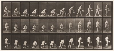 プレート251。左膝にひざまずいて、左手にバスケット、そして上昇、1872-1885 作： Eadweard Muybridge
