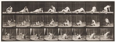 プレート266。地面に立ったまま回転して位置を変える 作： Eadweard Muybridge
