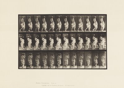 プレート35.歩く、子供を運ぶ 作： Eadweard Muybridge