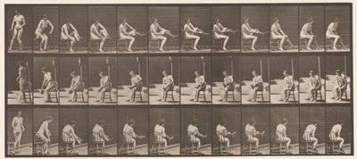 プレート418。トイレ、シッティング、ストッキングの着用、1872〜1885 作： Eadweard Muybridge