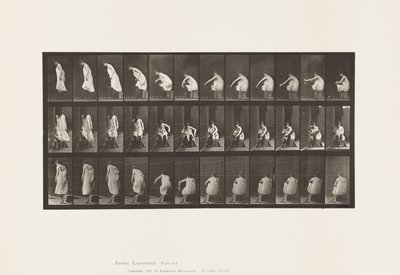 プレート 423トイレ、靴を履く、椅子から立ち上がる 作： Eadweard Muybridge