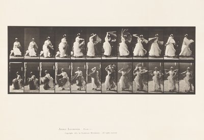 プレート424.トイレ;キアルから立ち上がり、ショールを履く、1885 作： Eadweard Muybridge