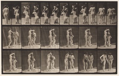 プレート453。2つのモデル。 8ひざまずいて、手に水筒からの飲み物 作： Eadweard Muybridge