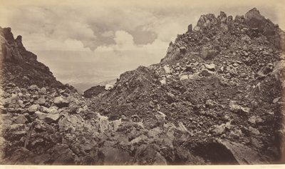 火山の火口からのケサルテナンゴ 作： Eadweard Muybridge