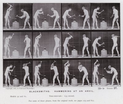 動く人間の姿。鍛冶屋、金床を叩く（モノクロ写真 作： Eadweard Muybridge