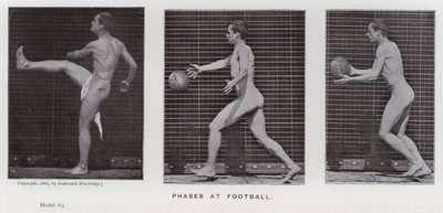 動く人間の姿。フットボールにおけるフェーズ（モノクロ写真 作： Eadweard Muybridge