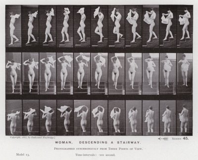 動きのある人間像階段を降りる女性（モノクロ写真 作： Eadweard Muybridge