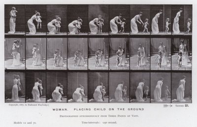 動きのある人間像地面に子供を置く女性（モノクロ写真 作： Eadweard Muybridge
