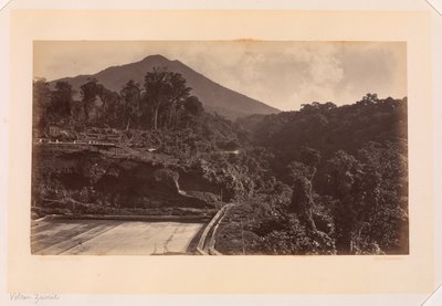 ズニル火山、グアテマラ 作： Eadweard Muybridge