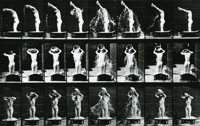 頭の上に流域を注いでいる女性、1904年版の「The Human Figure in Motion」のイラスト 作： Eadweard Muybridge