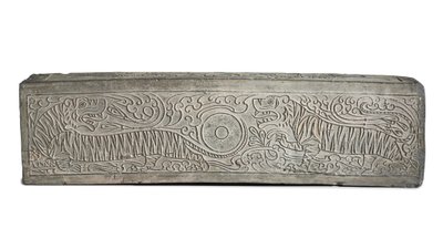 2匹のトラ（セラミック）を備えた大きな成形された灰色の葬式建築要素 作： Eastern Han Dynasty Chinese School
