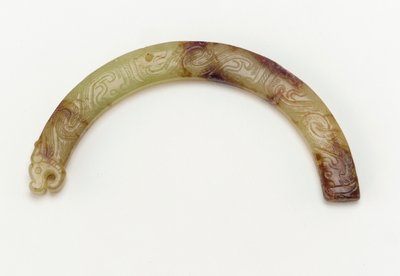 ドラゴンペンダント、紀元前6世紀 作： Eastern Zhou Dynasty Chinese School