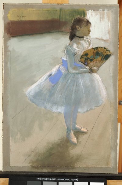 扇子を持つ踊り子 1879年頃 （紙にパステル 作： Edgar Degas