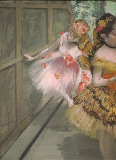 エドガー・ドガ作「翼の中の踊り子たち」ノートン・サイモン美術館蔵 作： エドガー・ドガ