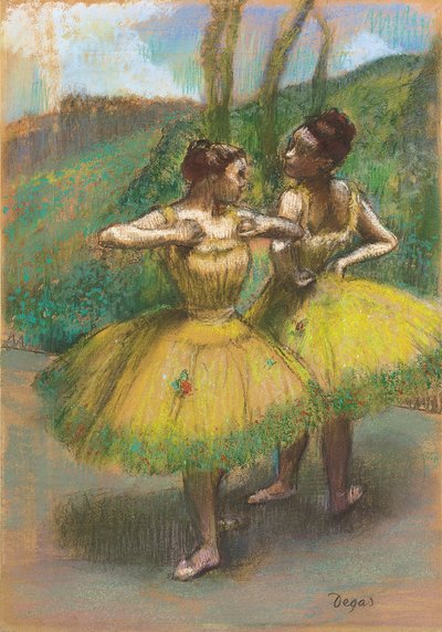 黄色いドレスを着たダンサー。 Danseuses jupes jaunes、c.1896（結合された紙にパステルと木炭） 作： Edgar Degas