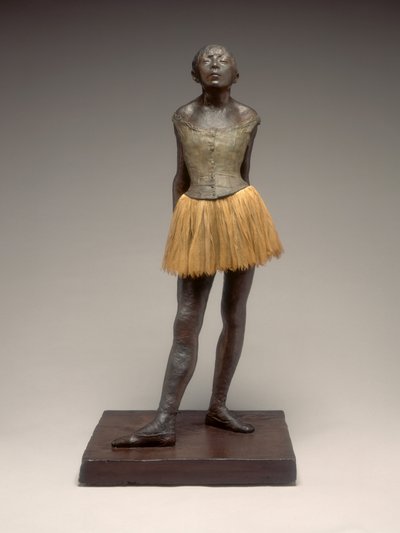 14 歳のリトル ダンサー、おそらく 1920 年 1921 年に石膏で鋳造され、1878 年から 1881 年にモデル化されたオリジナルのワックスの後。 作： Edgar Degas