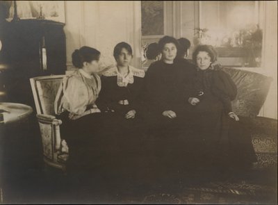 ポール・ゴビヤール、ジャニー・ゴビヤール、ジュリー・マネ、ジュヌヴィエーヴ・マラルメ、1895年。 作： Edgar Degas