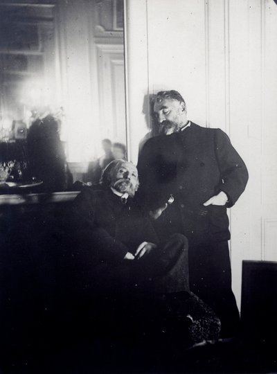 詩人ステファン・マラルム(1842-1898)と画家オーギュスト・ルノワール(1841-1919)のポートレート。エドガー・ドガ（1834-1917）の写真勅語 1895年 パリ、ジャック・ドゥーセ図書館 作： Edgar Degas