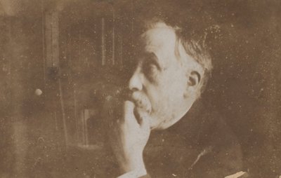 [図書館の自画像 Hand to Chin]、おそらく 1895 年。 作： Edgar Degas