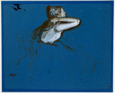 座っているダンサーが右を向いている エドガー・ドガ（1834-1917）の青い紙に描かれたエッセンス 1873年 薄暗い。0.23 x 0.29 m パリオルセー美術館 作： Edgar Degas