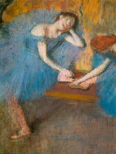 二人の休息するダンサー（「ブルー・ダンサー」とも呼ばれる）（詳細）。1898年頃上質なベリン紙にパステル画。 作： Edgar Degas