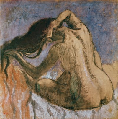 彼女の髪をとかす女、1905-10（紙にパステル） 作： Edgar Degas