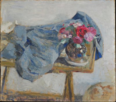テーブルの上の赤いバラとファブリック、1900-1901。 作： Edouard Vuillard